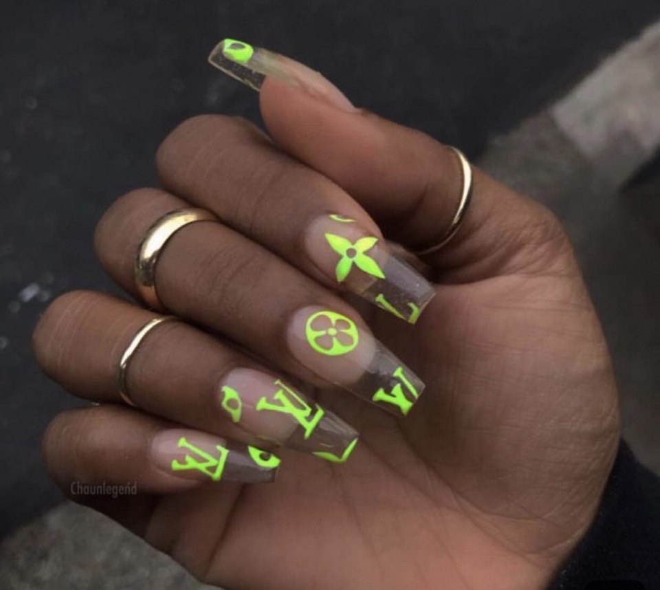 Маникюр с сердечками