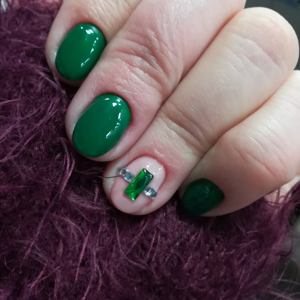 Маникюр Леон