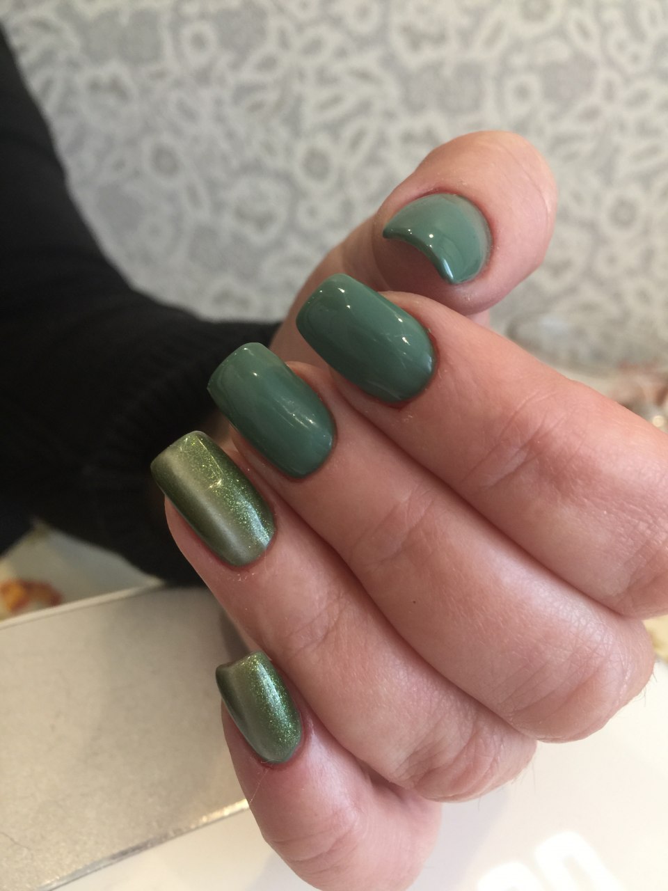 Зеленые ногти однотонные