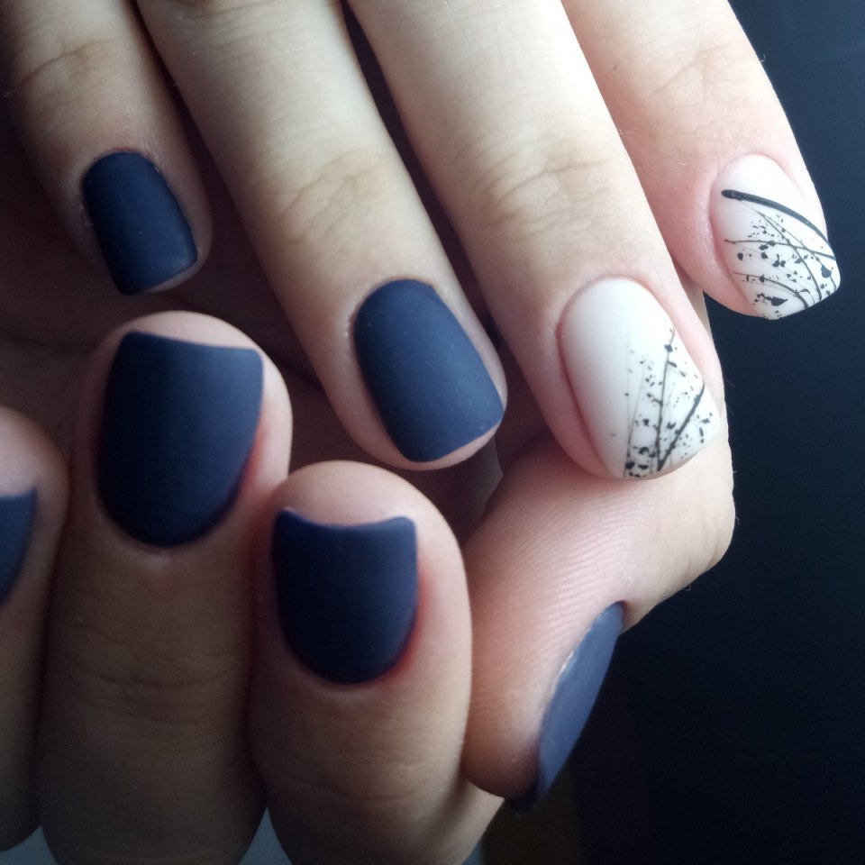 Матовый маникюр на короткие