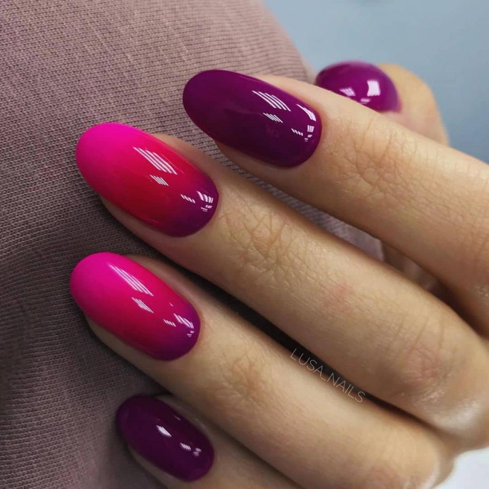 Малиновые овальные ногти