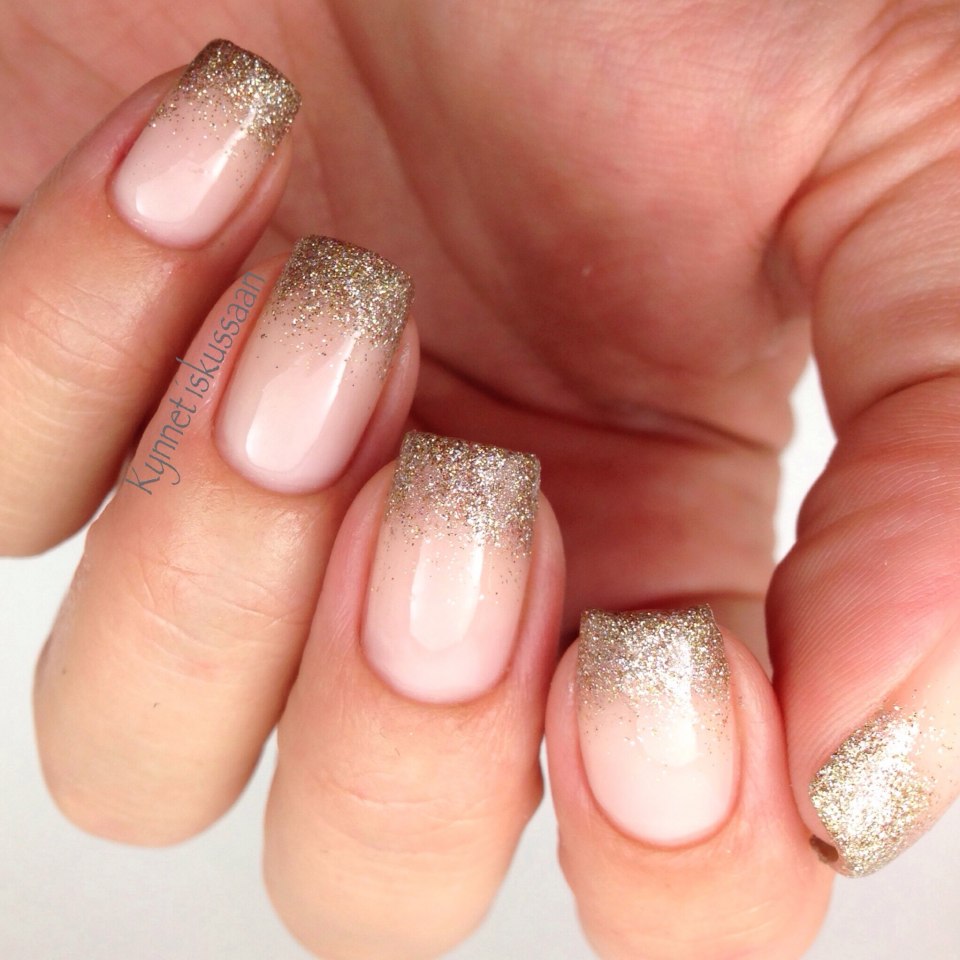 Маникюр цвета шампанского