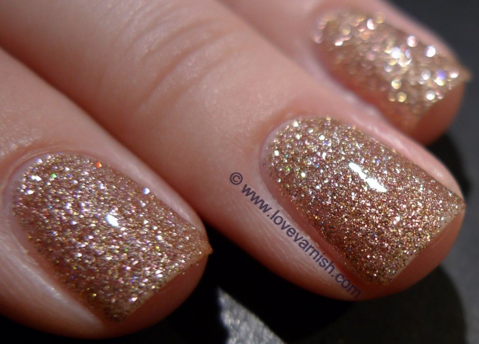 Бежевый лак с блестками