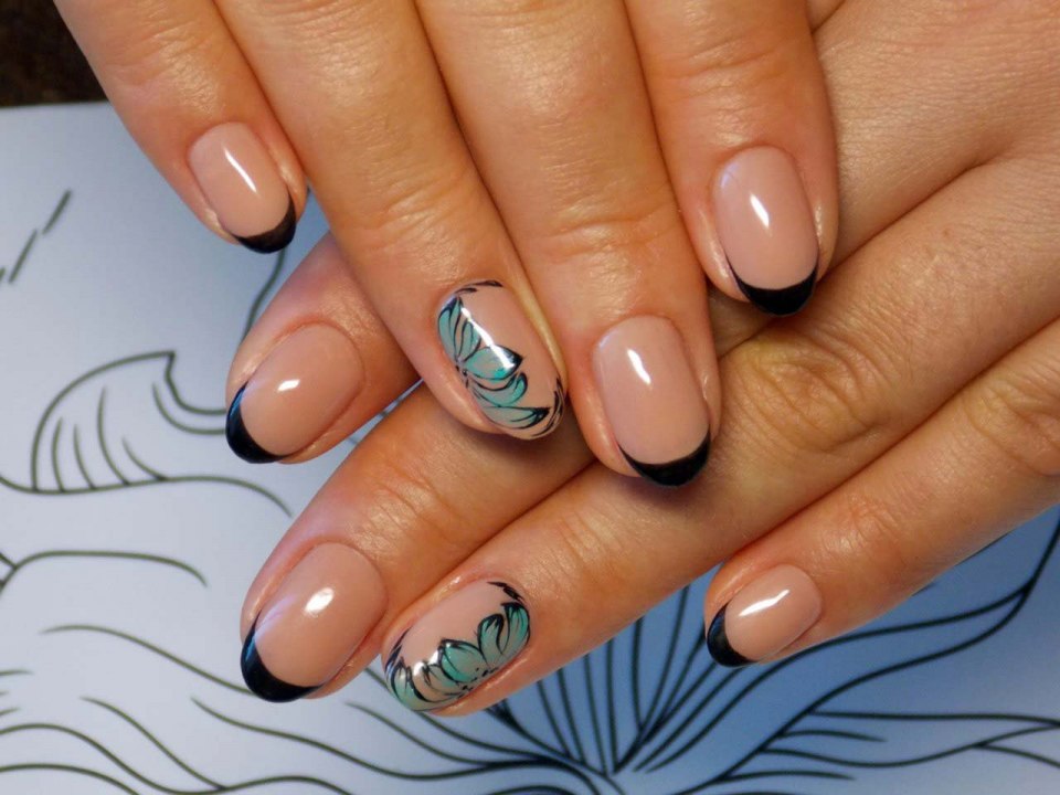 Маникюр на средние ногти квадрат