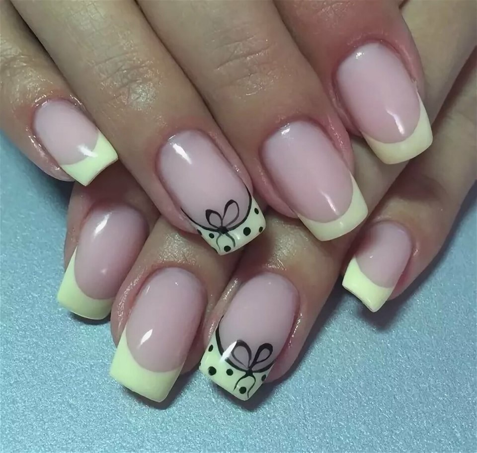 Черные ногти с белым френчем