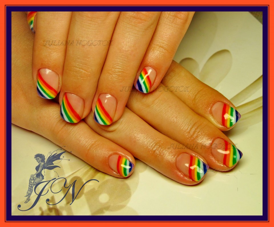 Голубой френч на ногтях с рисунком