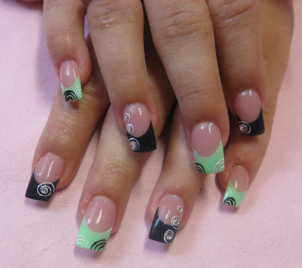 Белый френч с рисунком