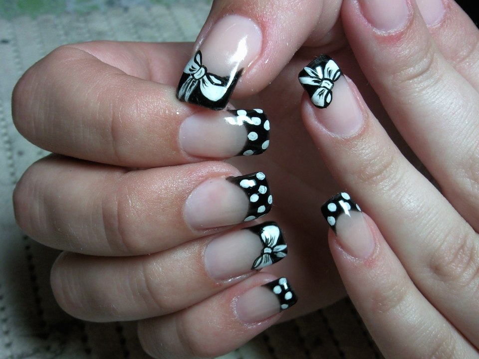 Френч угловой на короткие ногти