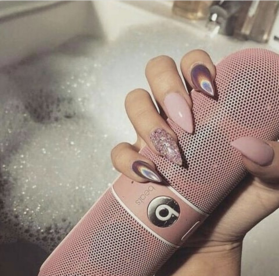 Маникюр с блëстками 2020