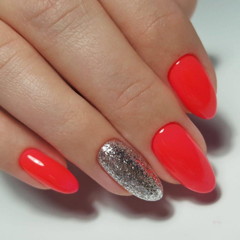 CND Shellac красный с блестками