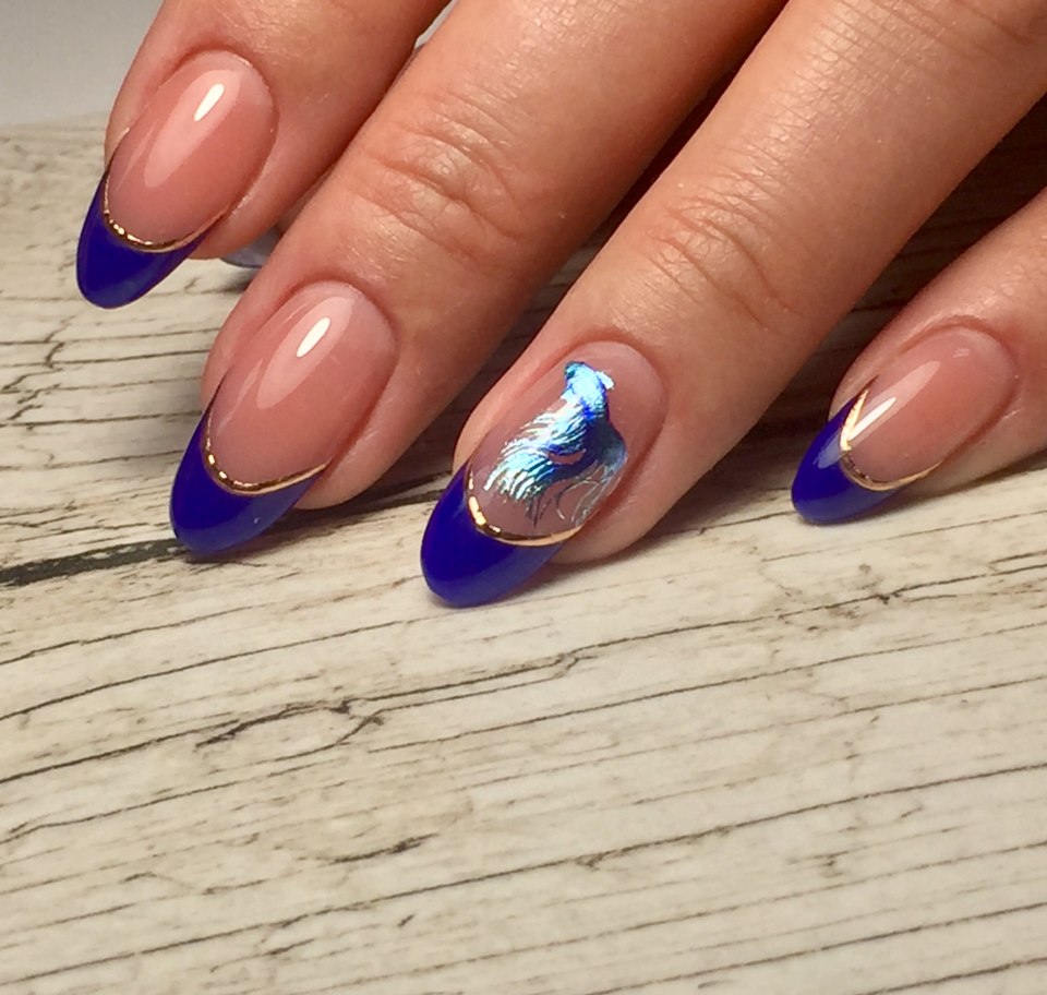 Оранжевые ногти с пальмами