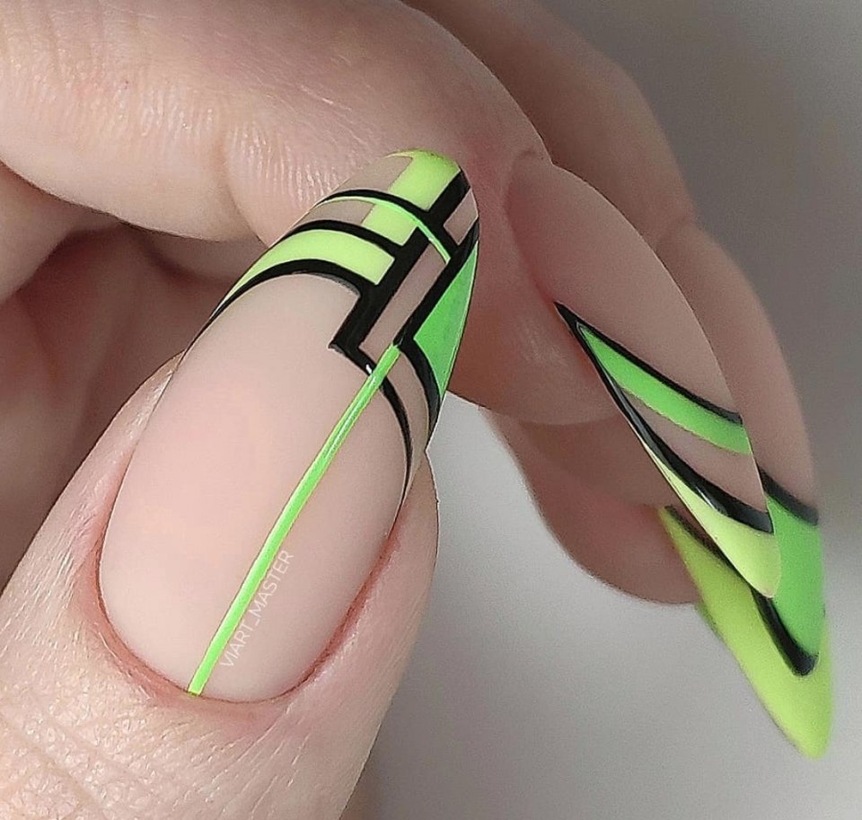 Стилизованный французский маникюр