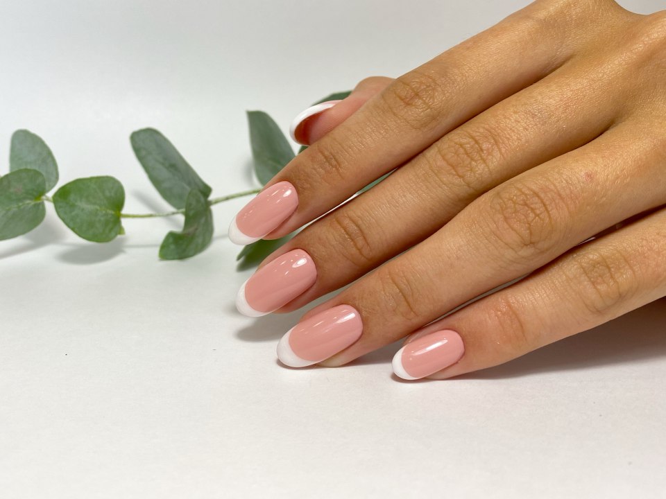 Ногти однотонные светлые