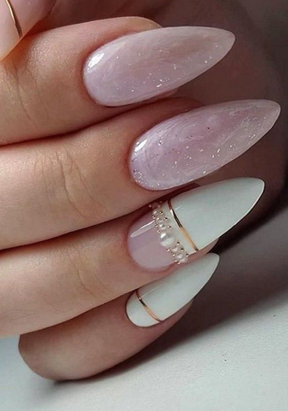 Нежные миндальные ногти