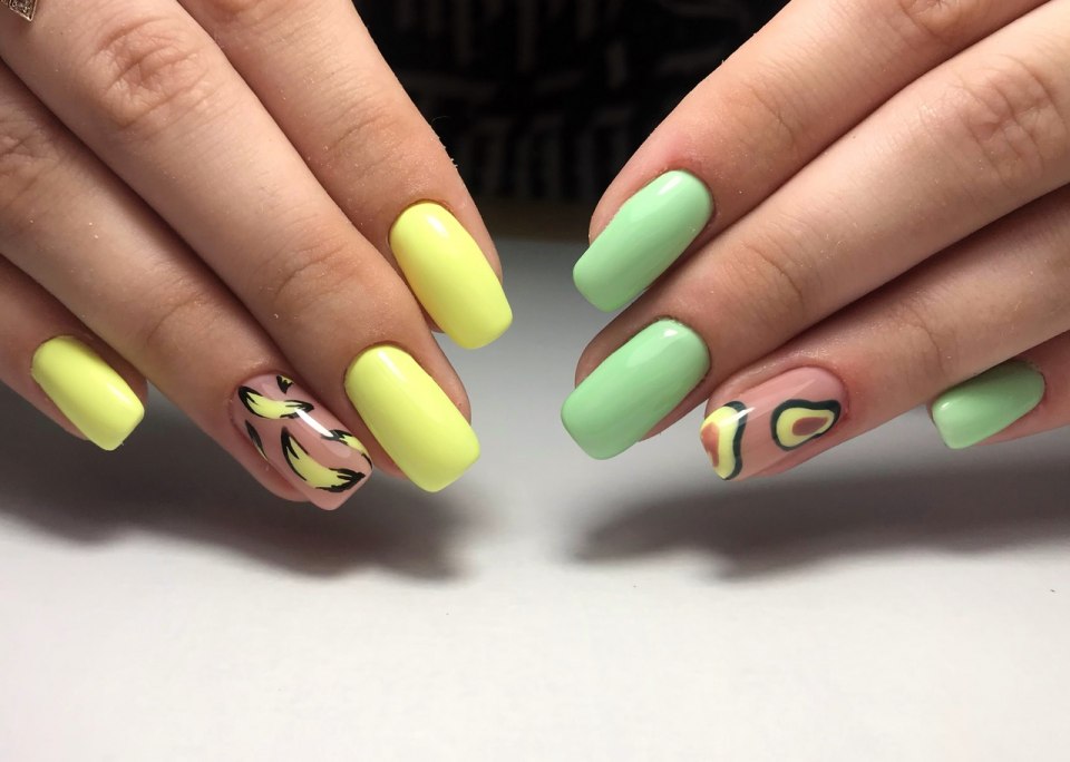 Зелёный маникюр 2021 модные