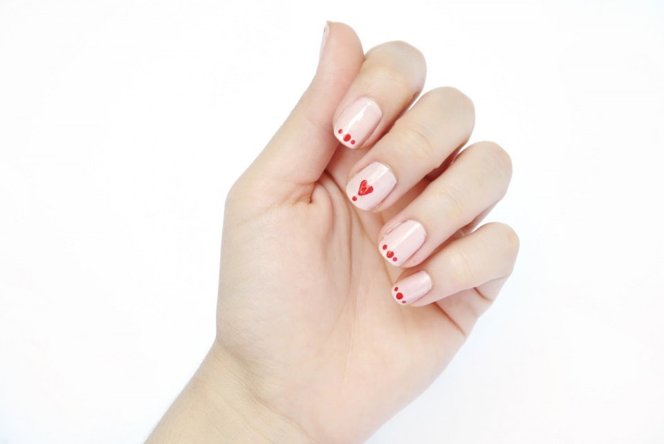 Маникюр на прозрачной основе