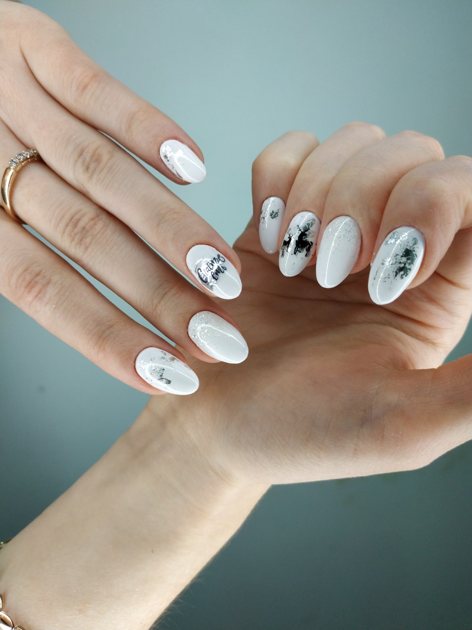 Маникюр в белых тонах