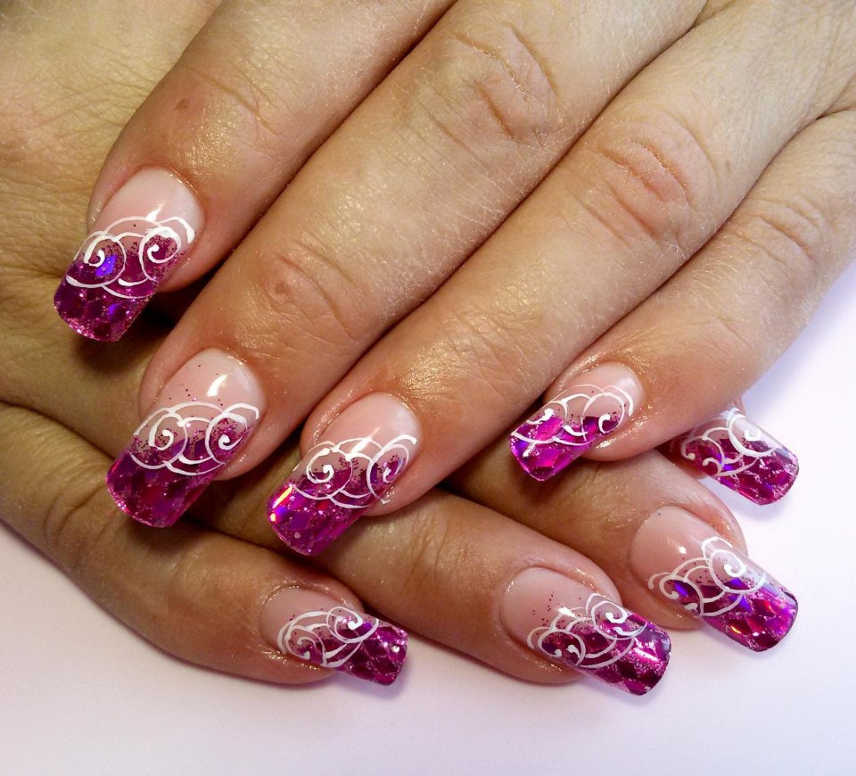 Маникюр френч с рисунком сиреневый