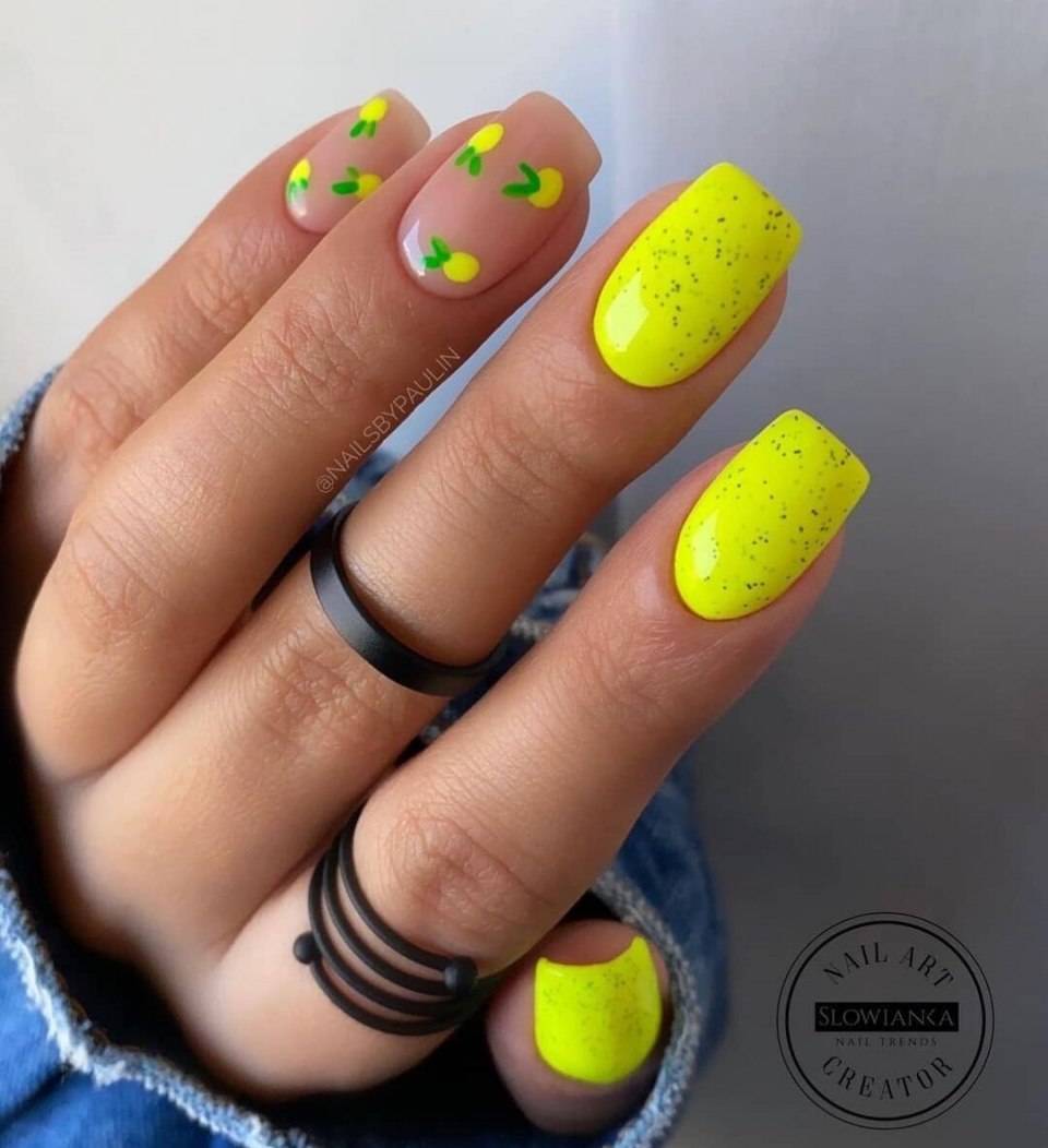 Маникюр с фруктами