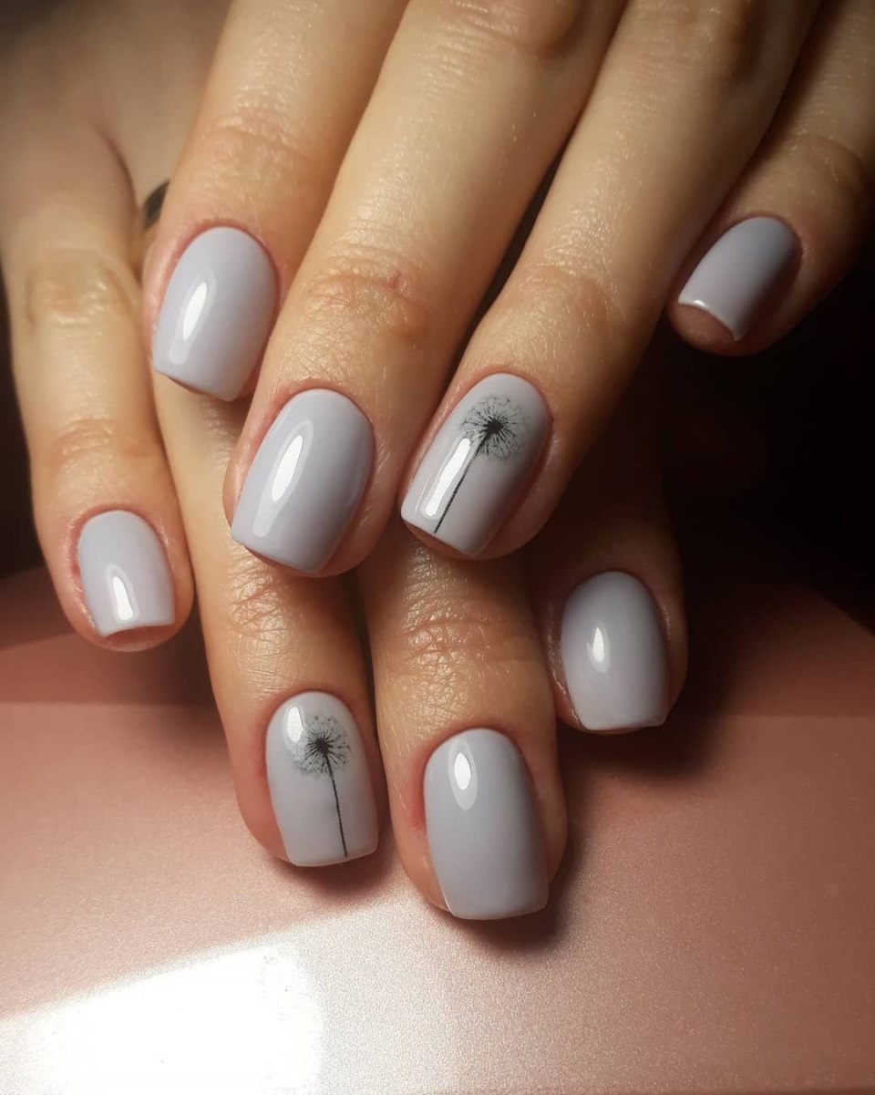 Серый маникюр
