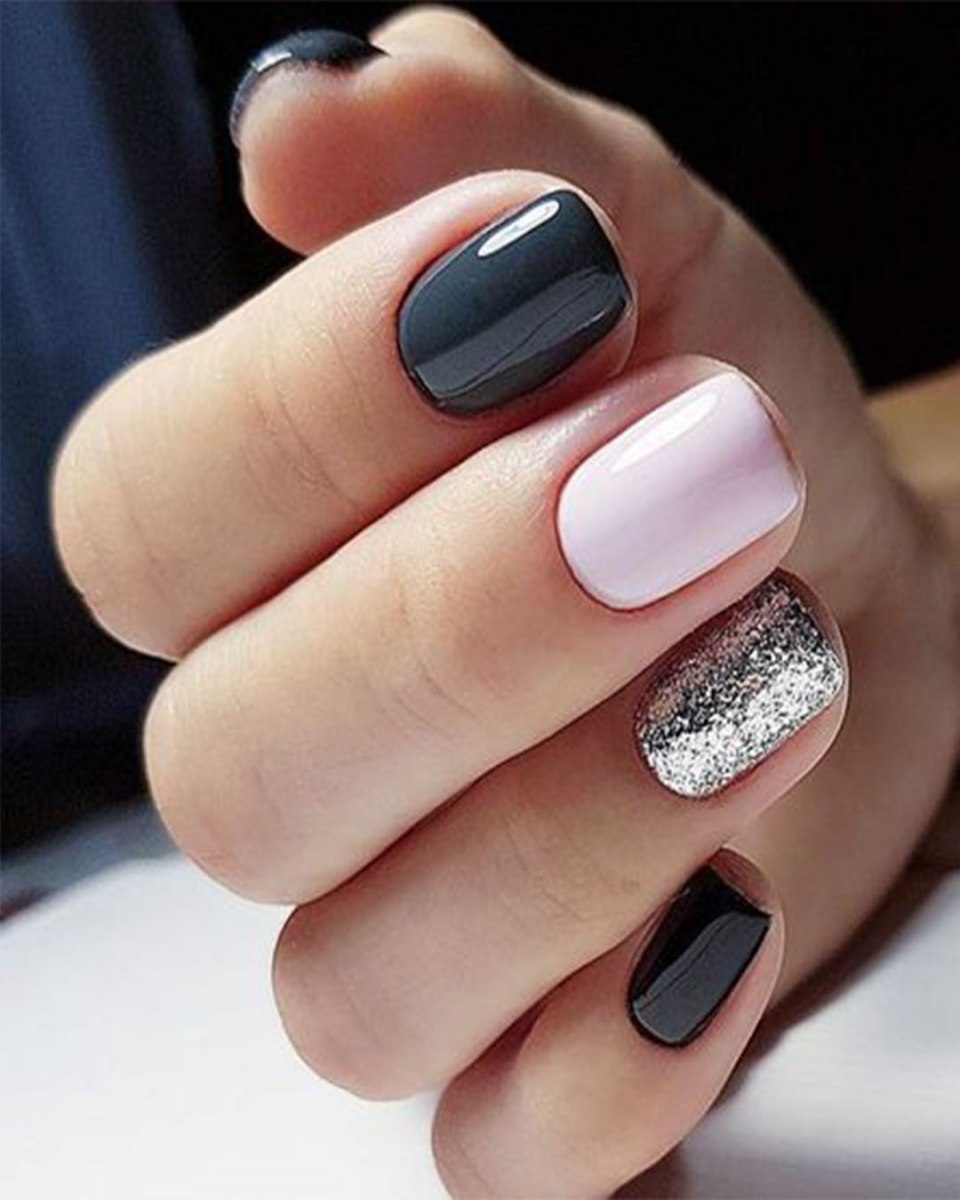 Маникюр розовый с черным