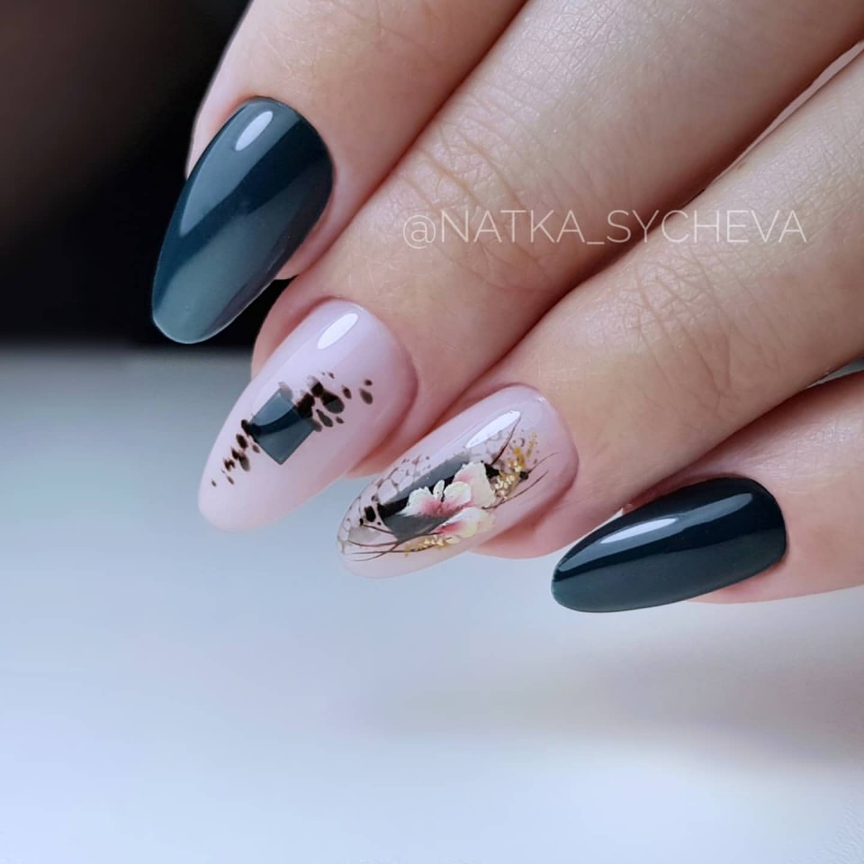 Летний пастельный маникюр с одуванчиками