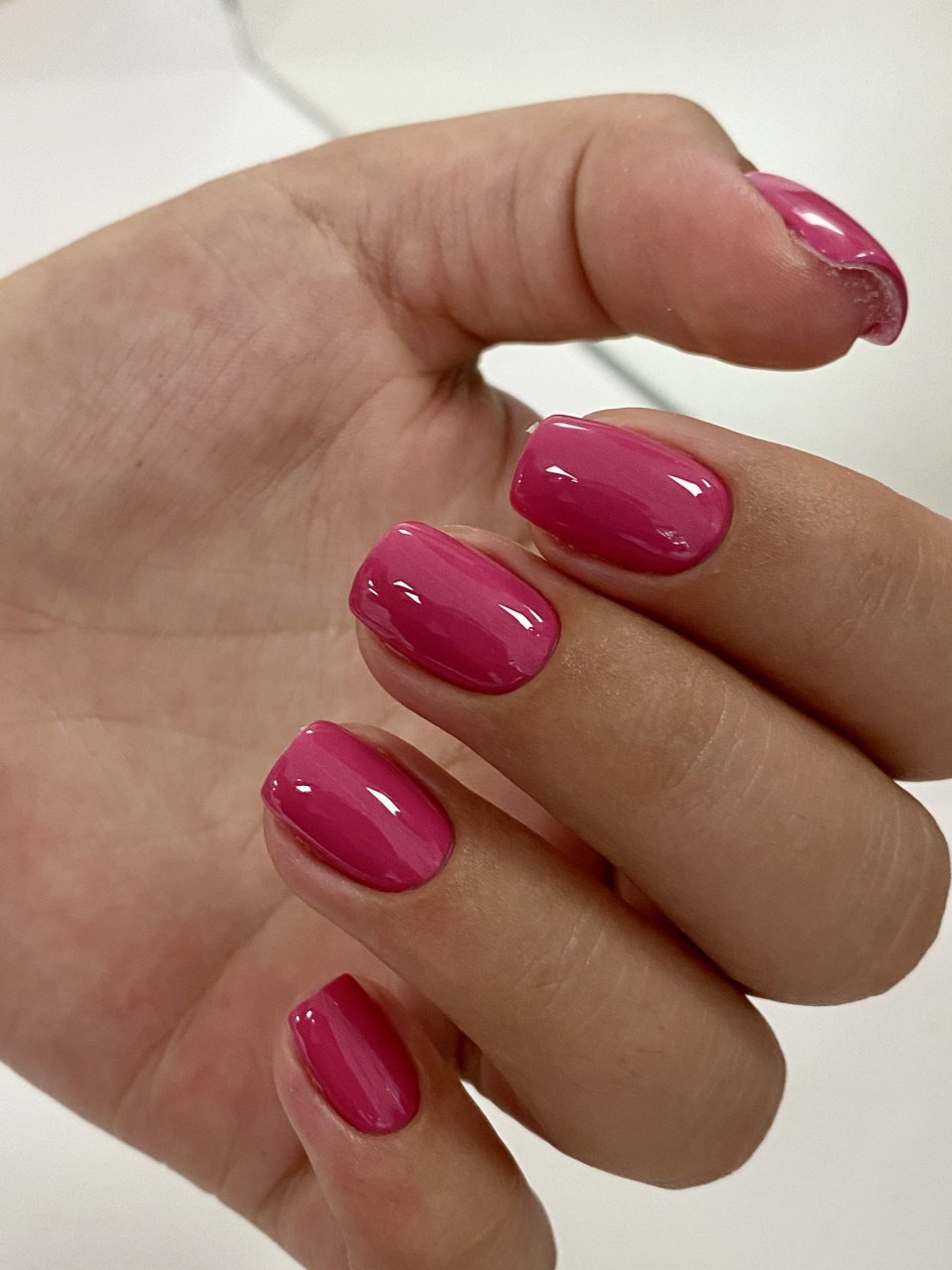 Ягодный маникюр однотонный