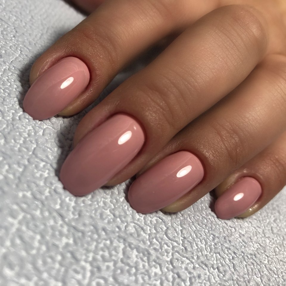 Маникюр на короткие ногти 2021 однотонные