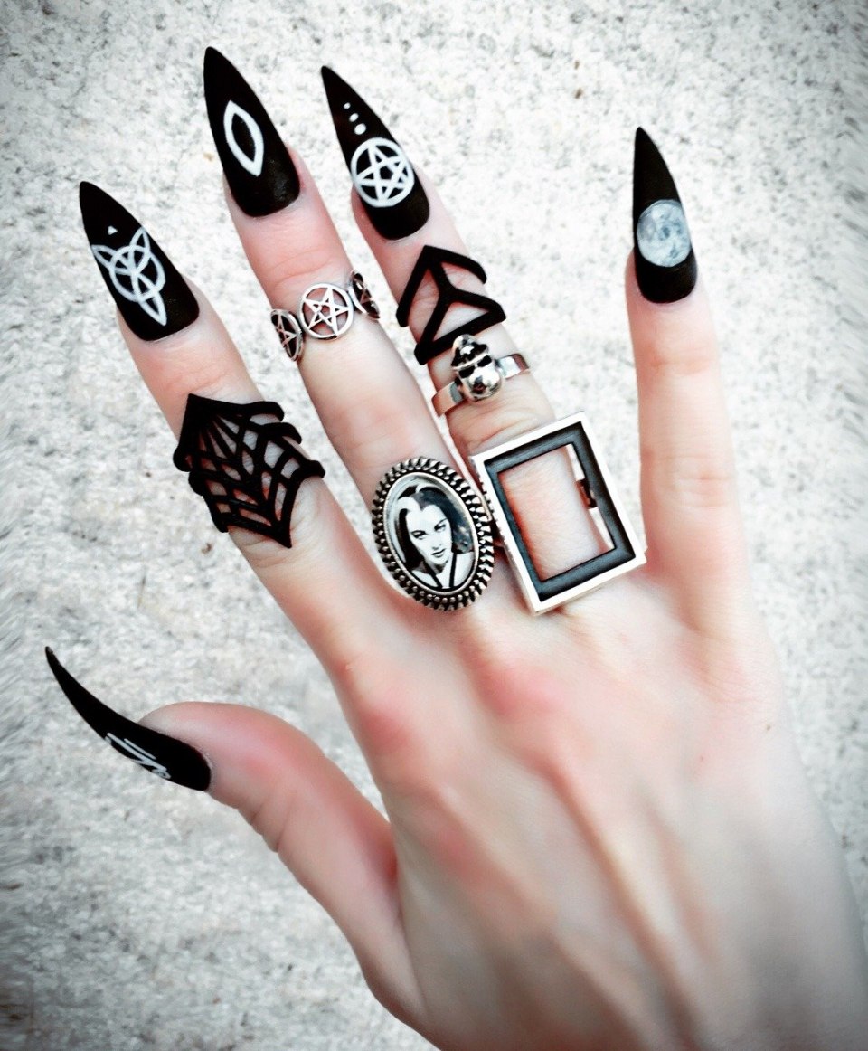 Ногти аниме атака титано