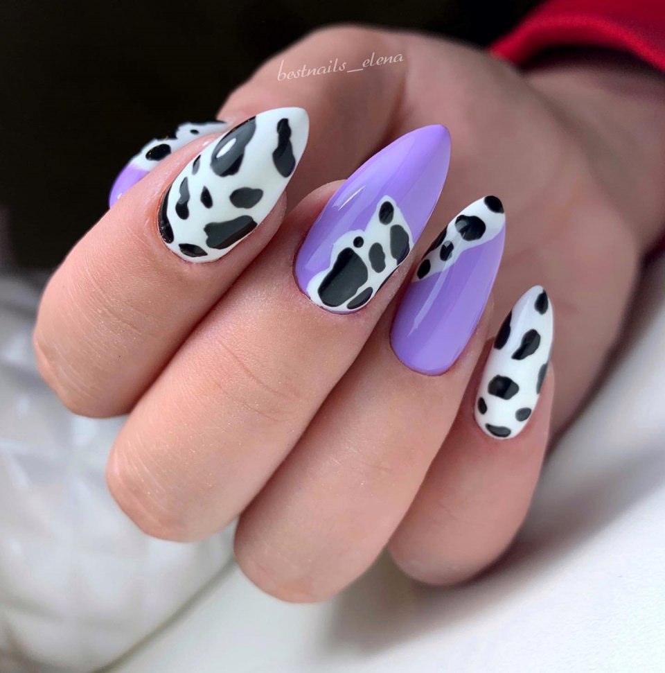 Маникюр с лошадьми на ногтях