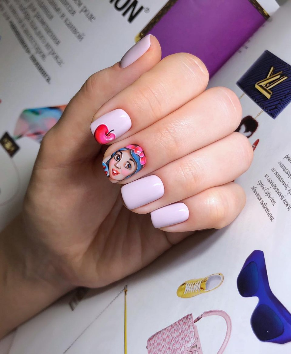 Нежный маникюр в школу