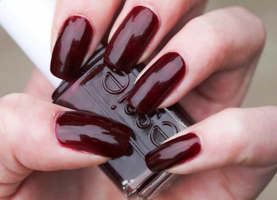 Essie спелая вишня