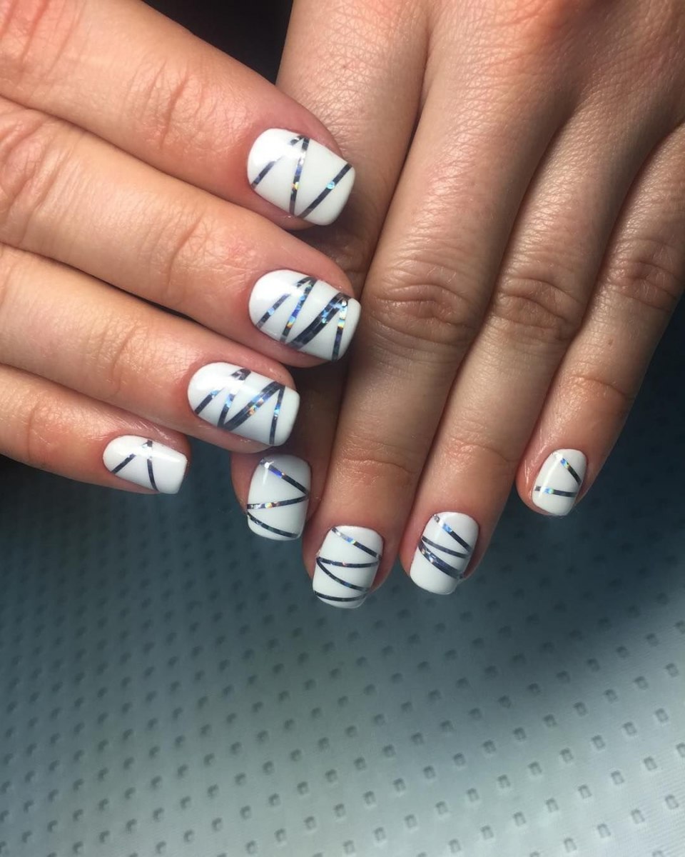 Маникюр полоски на ногтях