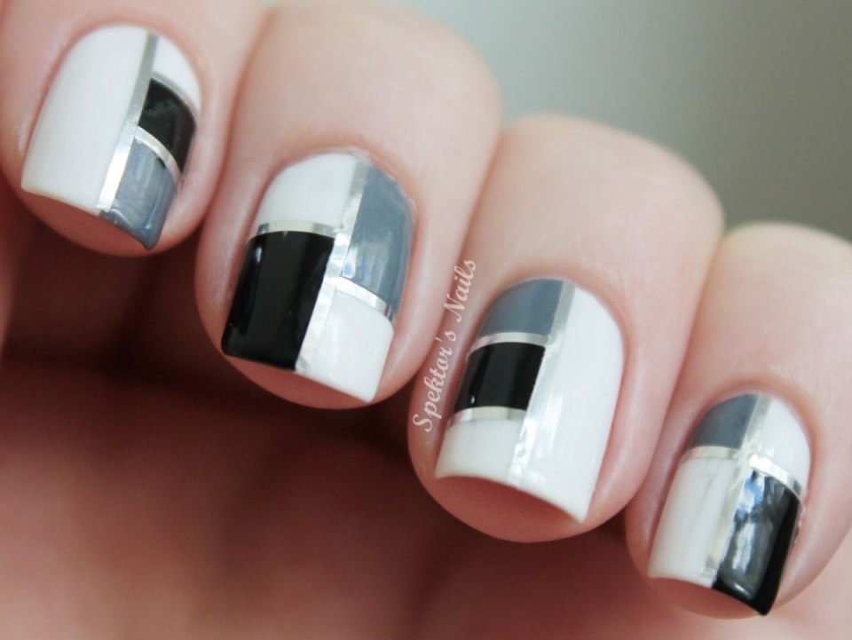 Маникюр с полосками лентами