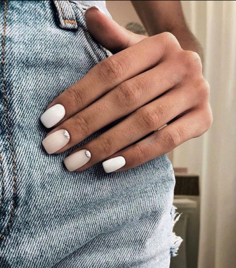 Стильный белый маникюр