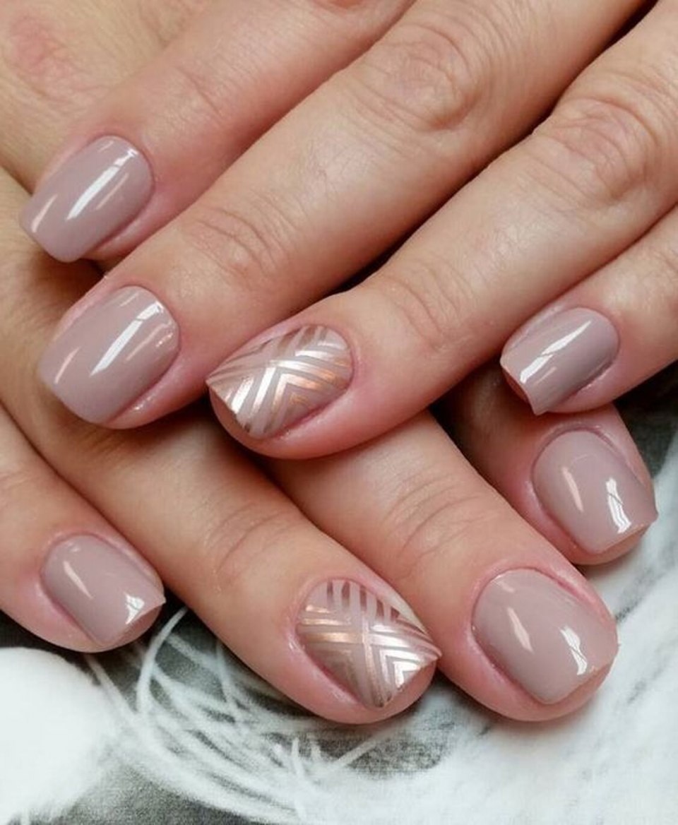 Шеллак на короткие ногти