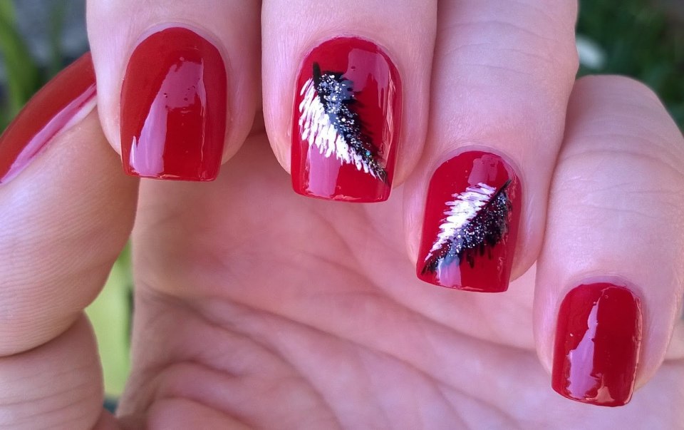 Вишневый маникюр