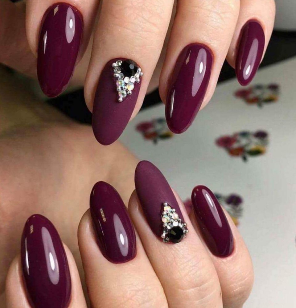Ногти бордо 2021 миндаль
