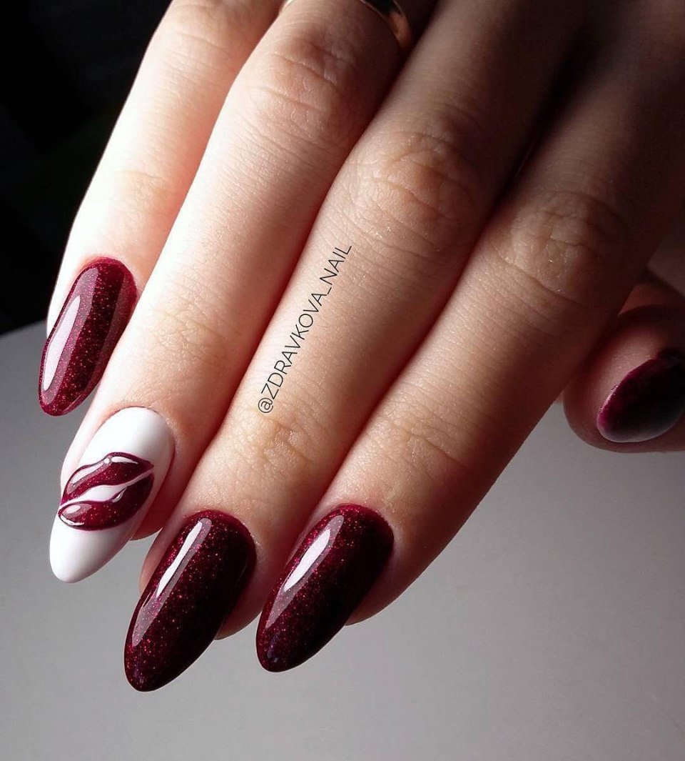 Бордовые ногти