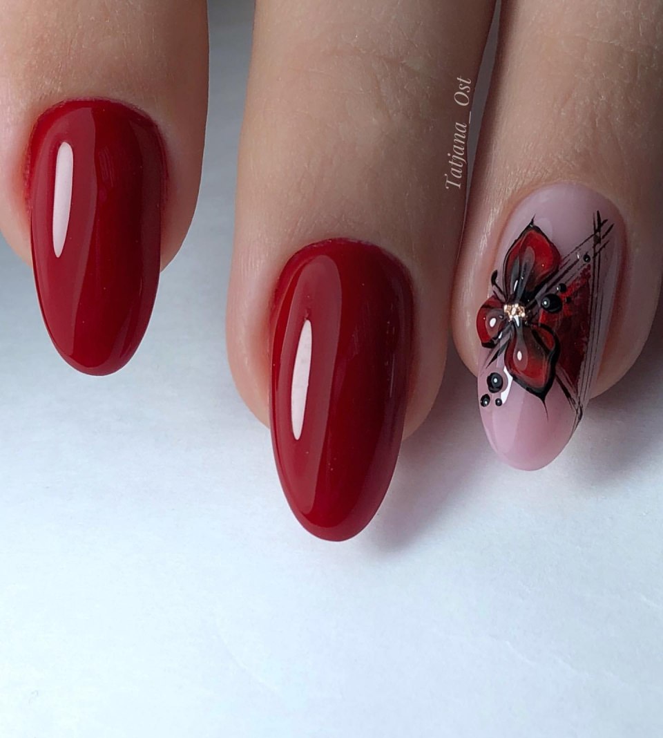 Красивые вишневые ногти