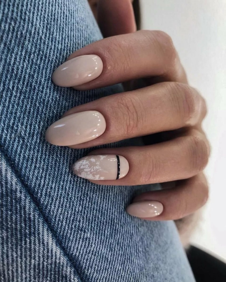 Маникюр нюд беж миндаль