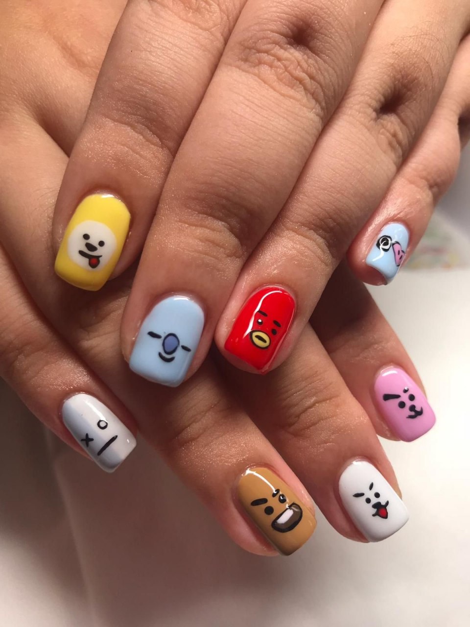 Маникюр BTS bt21 suga
