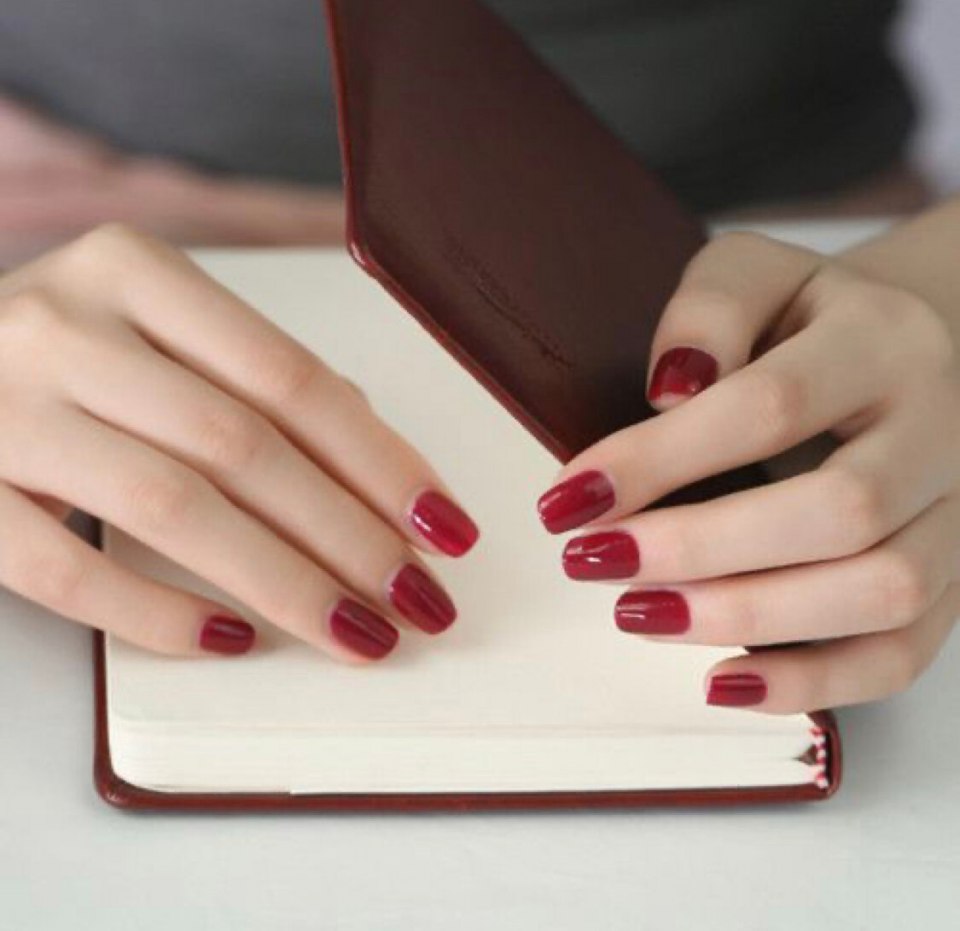 Позы рук для маникюра