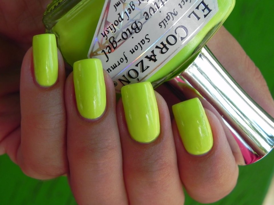 Неоновые матовые ногти