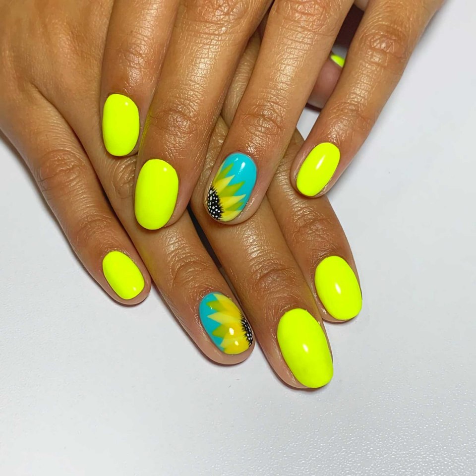 Жёлтый маникюр