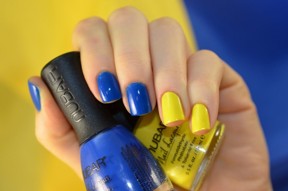 Ногти синие с желтым