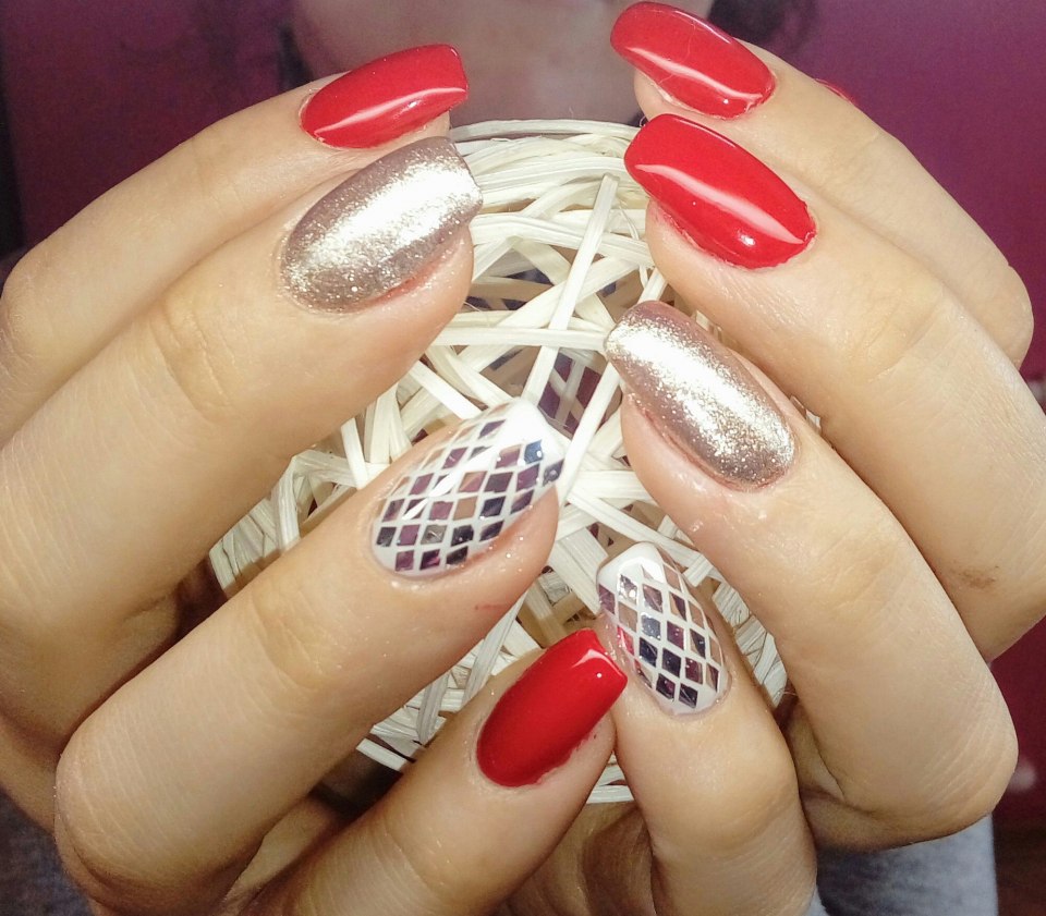 Приглашаем на яркий маникюр и педикюр