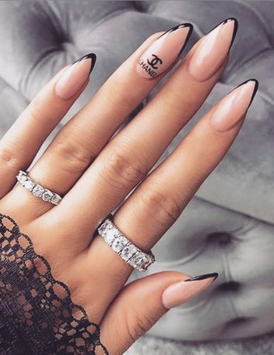 Маникюр на длинные миндальные