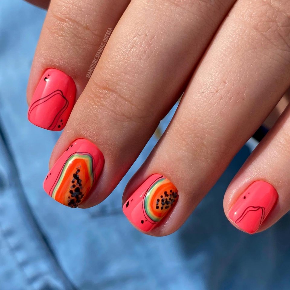 Оранжевый маникюр на короткие ногти 2021