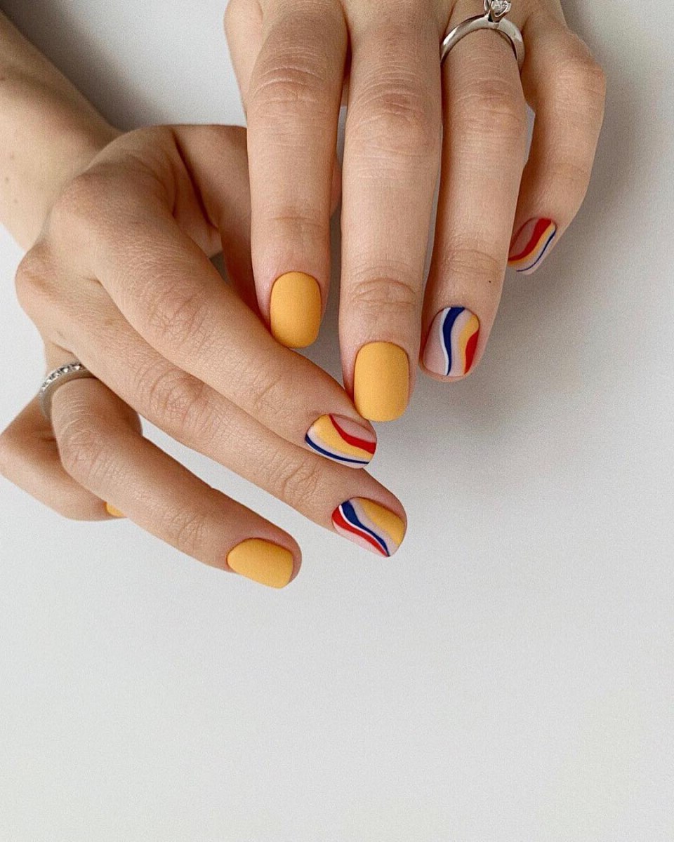 Ногти молодежные